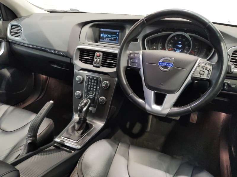 2014 VOLVO V40 2014 VOLVO V40