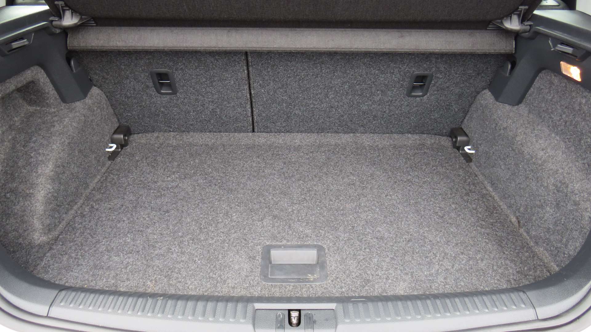 A 2015 VOLKSWAGEN POLO SE TSI A 2015 VOLKSWAGEN POLO SE TSI