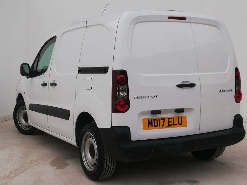 Check out this Peugeot Partner 2017 Diesel Manual