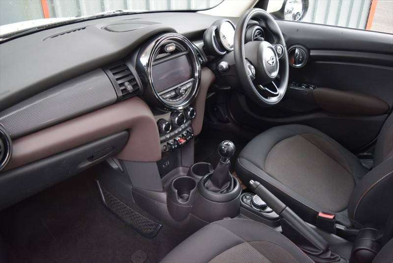 null MINI COOPER null MINI COOPER