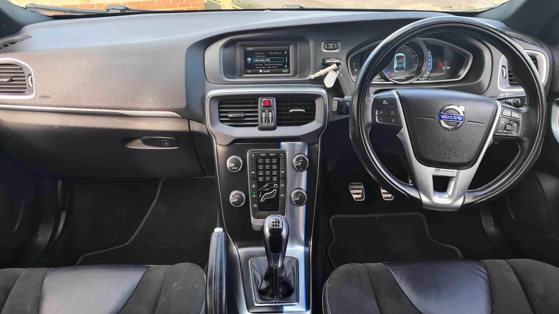 2015 VOLVO V40 2015 VOLVO V40