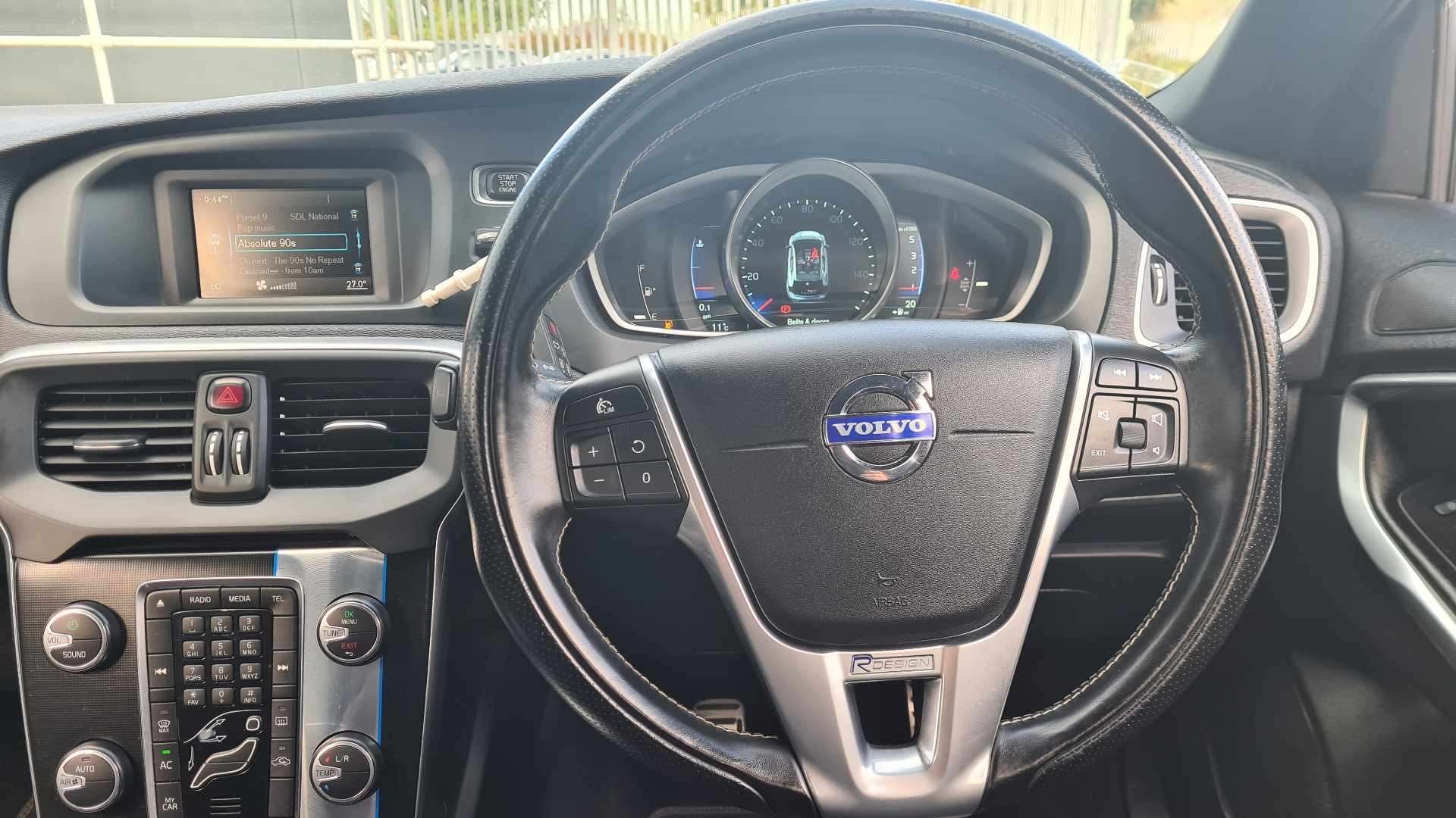 2015 VOLVO V40 2015 VOLVO V40