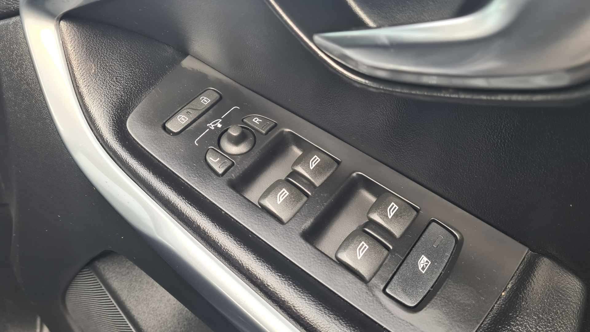 2015 VOLVO V40 2015 VOLVO V40