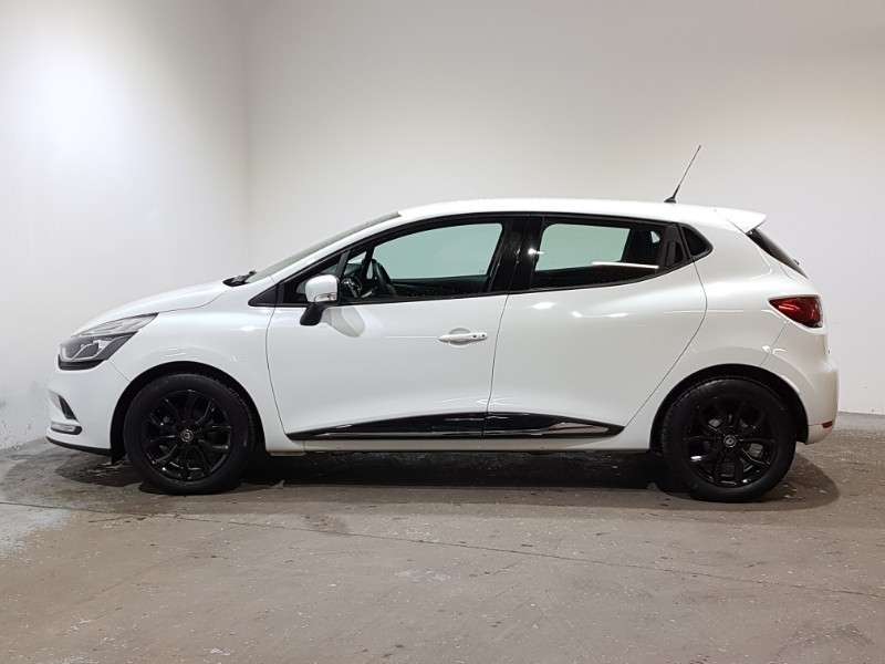 A 2018 RENAULT CLIO DYNAMIQUE NAV TCE A 2018 RENAULT CLIO DYNAMIQUE NAV TCE