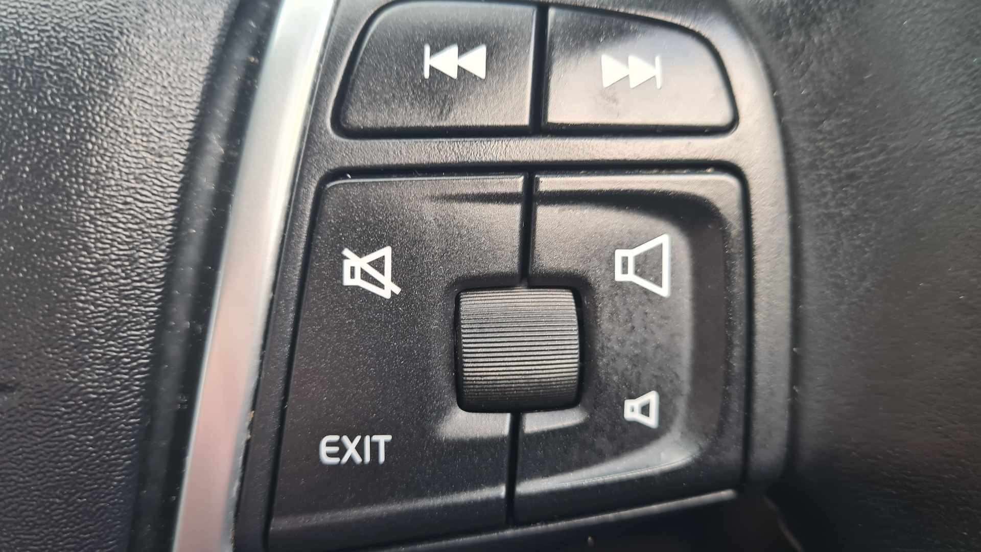 2015 VOLVO V40 2015 VOLVO V40