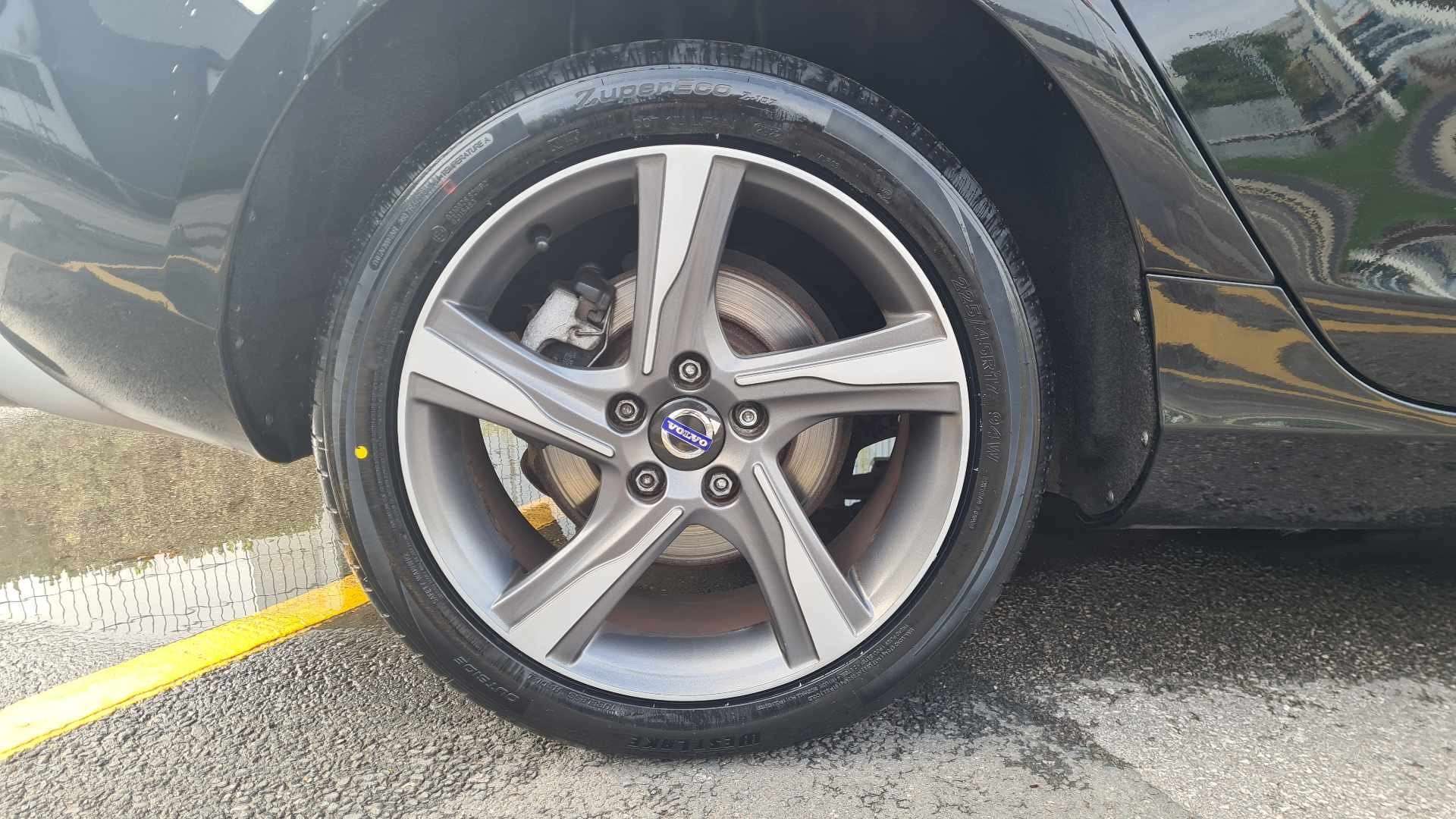 2015 VOLVO V40 2015 VOLVO V40