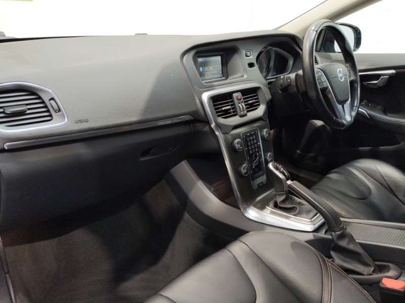 2014 VOLVO V40 2014 VOLVO V40