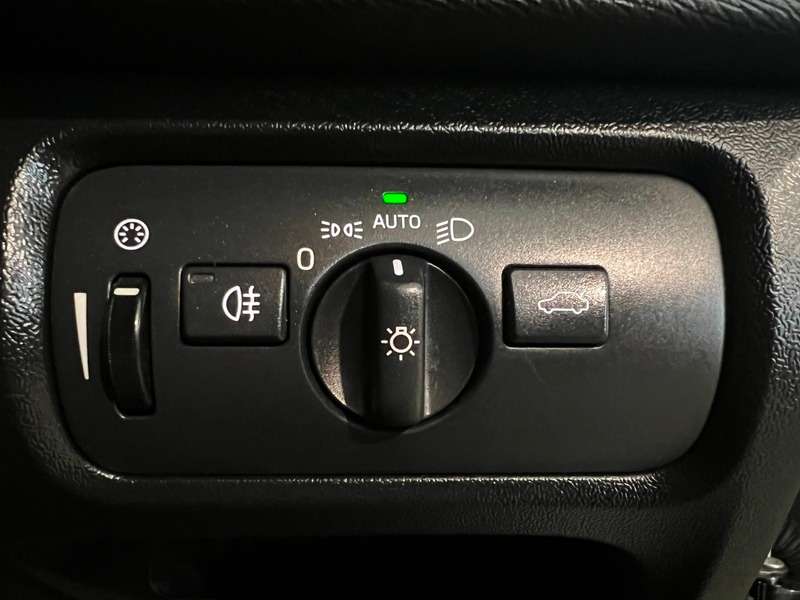 2017 VOLVO V40 2017 VOLVO V40