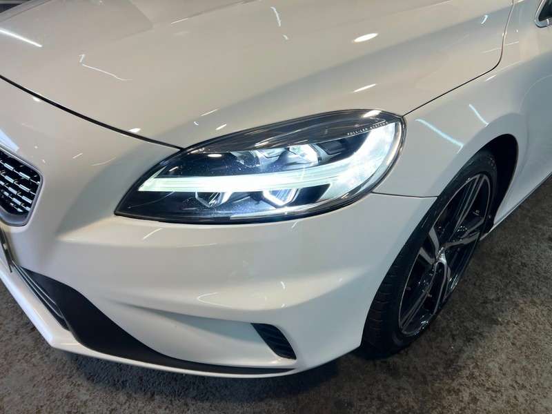 2017 VOLVO V40 2017 VOLVO V40