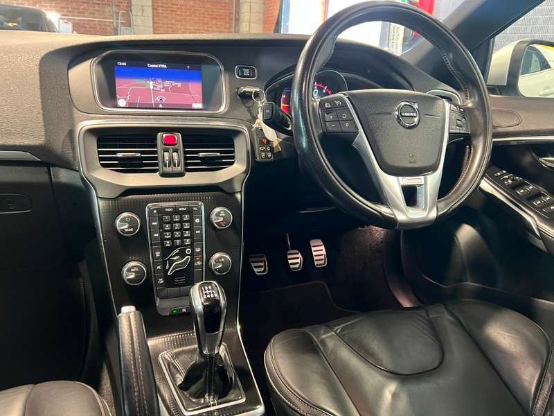 2017 VOLVO V40 2017 VOLVO V40