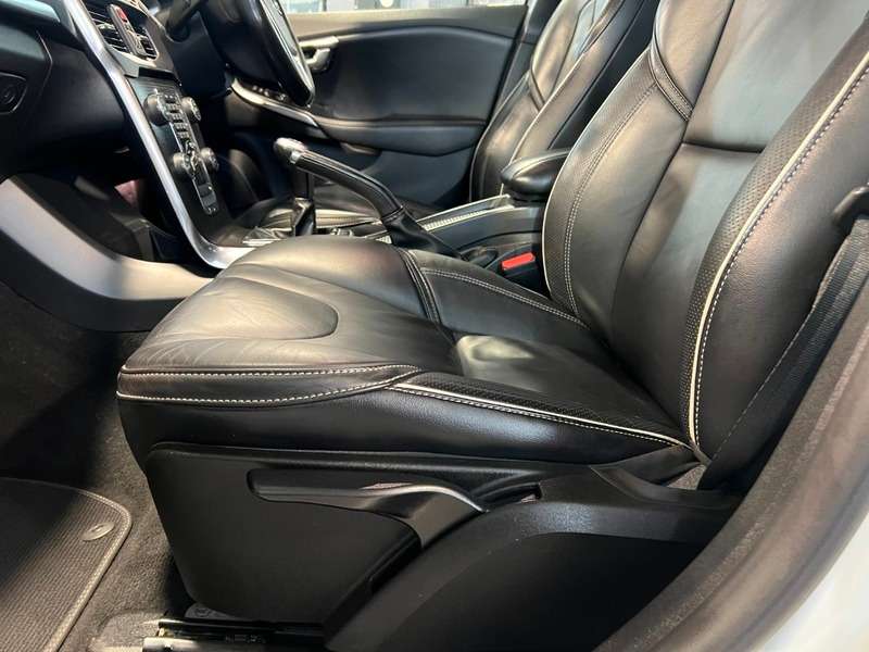 2017 VOLVO V40 2017 VOLVO V40