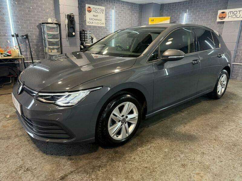 A 2020 VOLKSWAGEN GOLF 2.0 TDI Life Euro 6 (s/s) A 2020 VOLKSWAGEN GOLF 2.0 TDI Life Euro 6 (s/s)