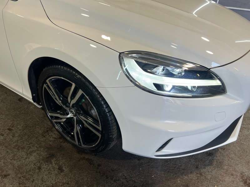 2017 VOLVO V40 2017 VOLVO V40