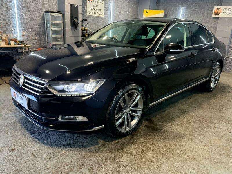 A 2016 VOLKSWAGEN PASSAT 2.0 TDI BlueMotion Tech GT DSG Euro 6 (s/s) A 2016 VOLKSWAGEN PASSAT 2.0 TDI BlueMotion Tech GT DSG Euro 6 (s/s)