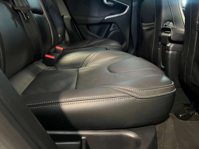 2017 VOLVO V40 2017 VOLVO V40