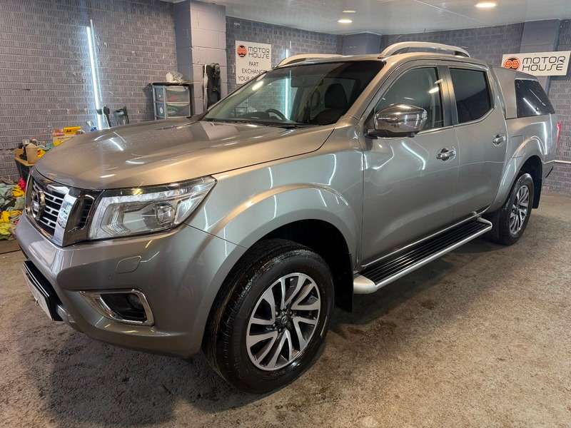 A 2016 NISSAN NAVARA 2.3 dCi Tekna Pickup Double Cab Auto 4WD Euro 5 A 2016 NISSAN NAVARA 2.3 dCi Tekna Pickup Double Cab Auto 4WD Euro 5