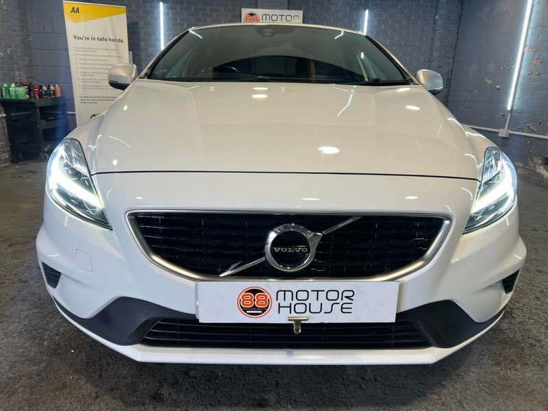 2017 VOLVO V40 2017 VOLVO V40