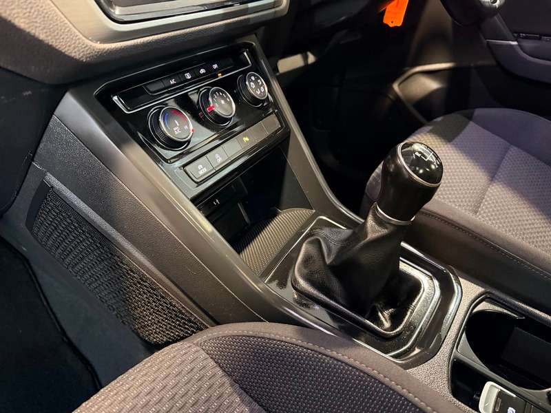2018 VOLKSWAGEN TOURAN 2018 VOLKSWAGEN TOURAN