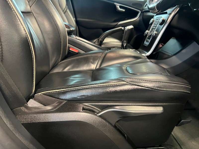 2017 VOLVO V40 2017 VOLVO V40