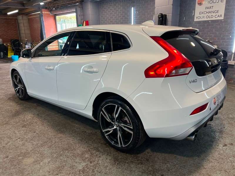 2017 VOLVO V40 2017 VOLVO V40