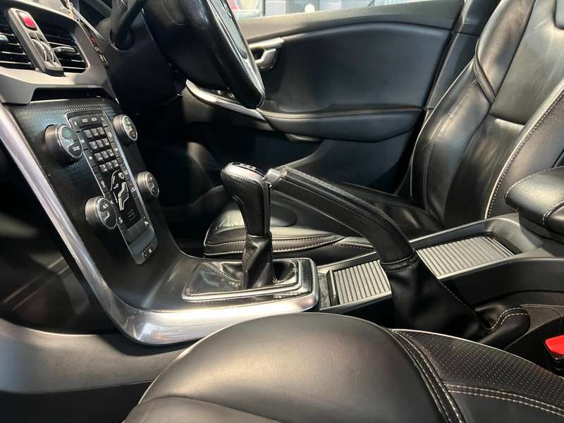 2017 VOLVO V40 2017 VOLVO V40