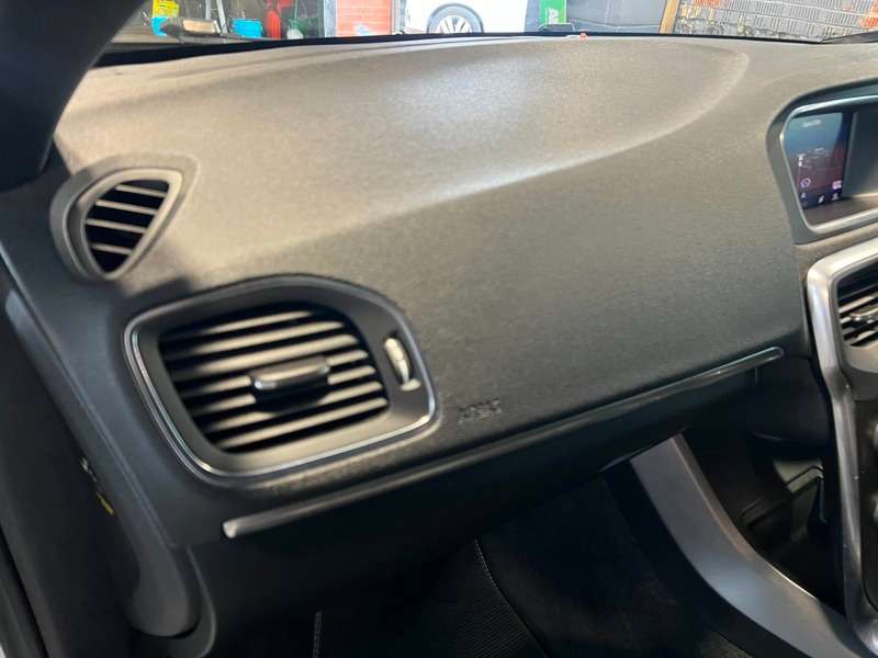 2017 VOLVO V40 2017 VOLVO V40