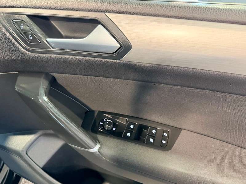 2018 VOLKSWAGEN TOURAN 2018 VOLKSWAGEN TOURAN