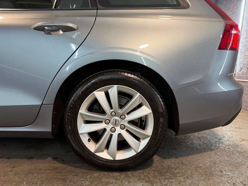 2019 VOLVO V60 2019 VOLVO V60