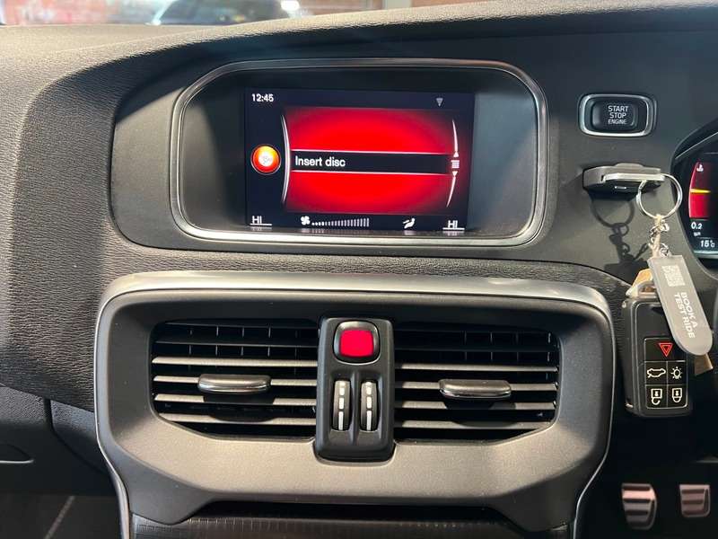 2017 VOLVO V40 2017 VOLVO V40