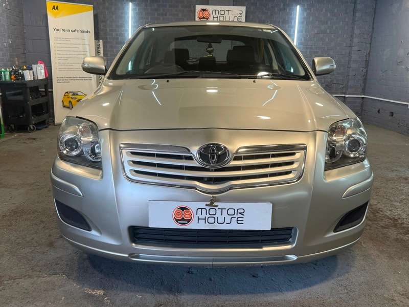 A 2009 TOYOTA AVENSIS 2.0 D-4D T2 Hatchback 5dr Diesel Manual (146 g/km, 125 bhp) A 2009 TOYOTA AVENSIS 2.0 D-4D T2 Hatchback 5dr Diesel Manual (146 g/km, 125 bhp)