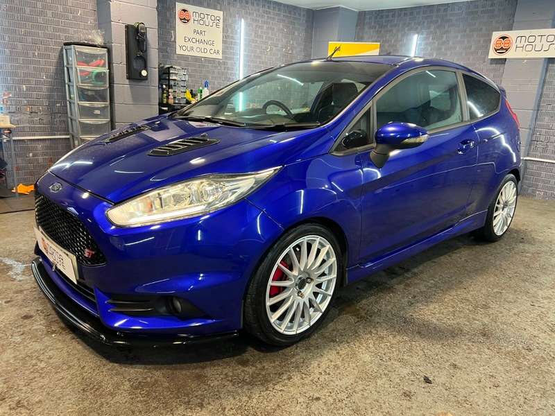 A 2014 FORD FIESTA 1.6T EcoBoost ST-2 Euro 5 A 2014 FORD FIESTA 1.6T EcoBoost ST-2 Euro 5