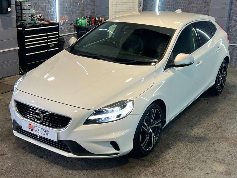 2017 VOLVO V40 2017 VOLVO V40