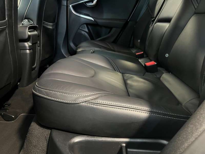 2017 VOLVO V40 2017 VOLVO V40