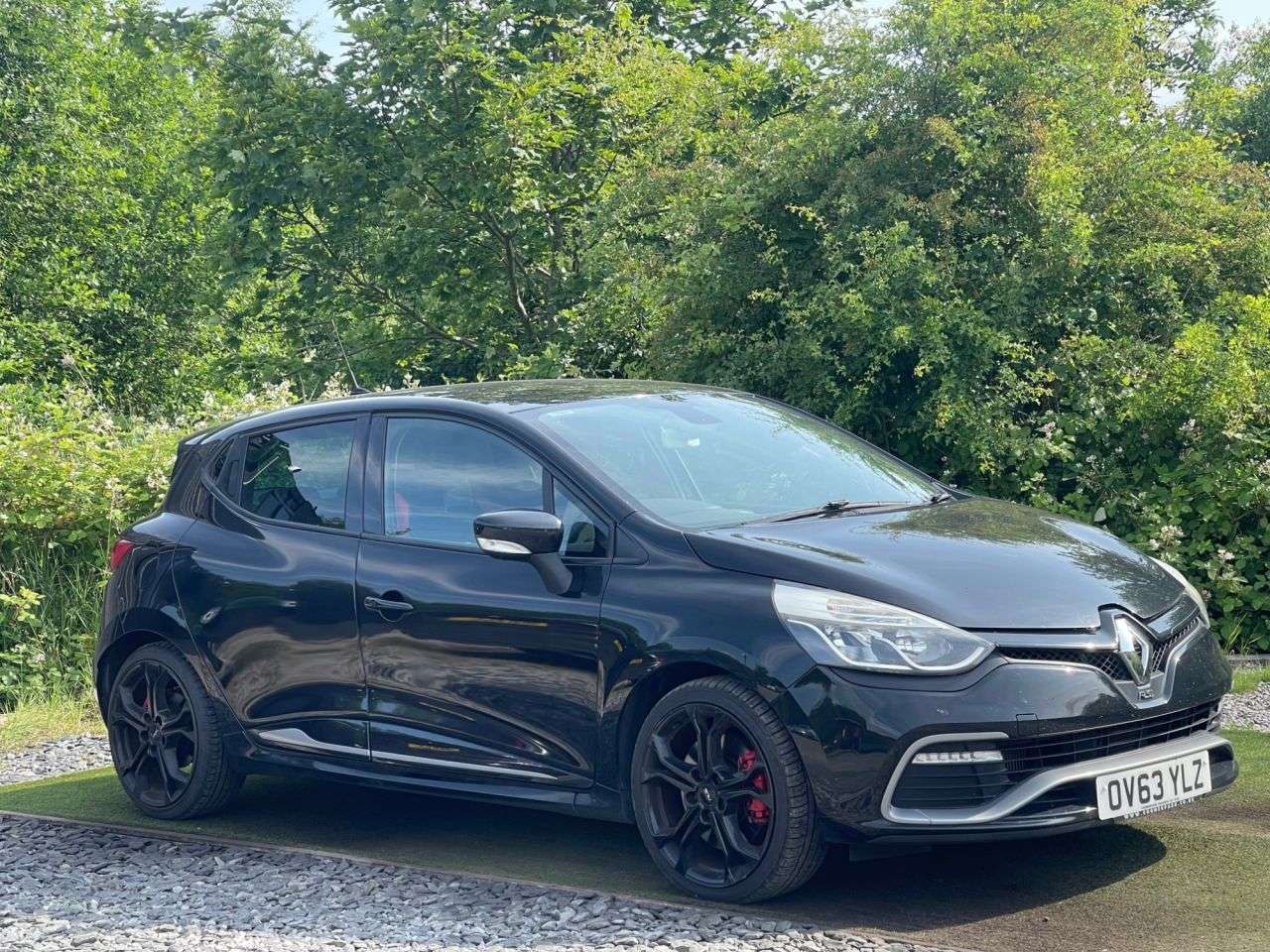 A 2013 RENAULT CLIO 1.6 TCe Renaultsport Lux Hatchback 5dr Petrol EDC Euro 5 (200 ps) EXCELLENT A 2013 RENAULT CLIO 1.6 TCe Renaultsport Lux Hatchback 5dr Petrol EDC Euro 5 (200 ps) EXCELLENT