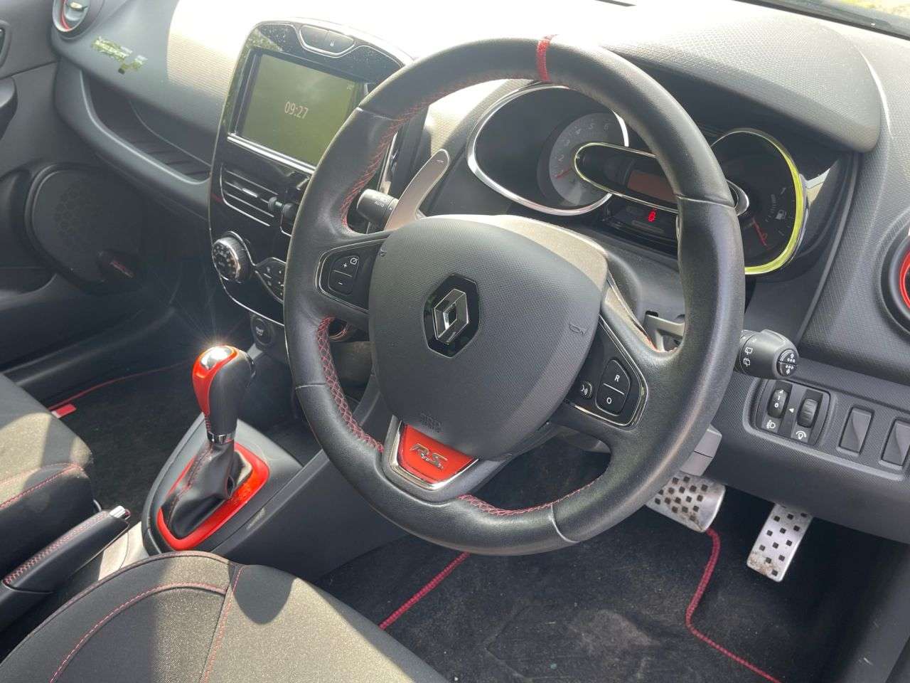 A 2013 RENAULT CLIO 1.6 TCe Renaultsport Lux Hatchback 5dr Petrol EDC Euro 5 (200 ps) EXCELLENT A 2013 RENAULT CLIO 1.6 TCe Renaultsport Lux Hatchback 5dr Petrol EDC Euro 5 (200 ps) EXCELLENT