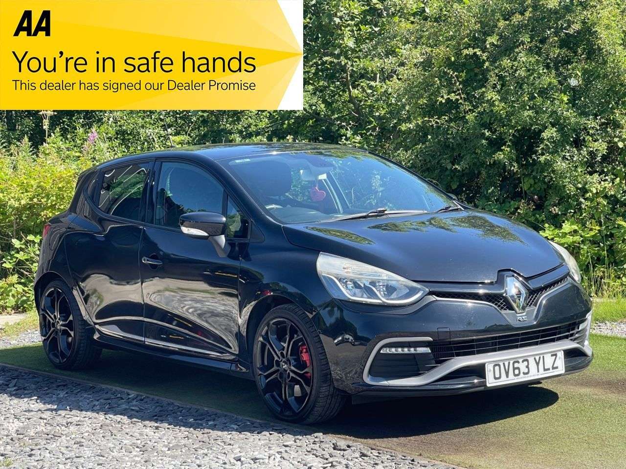 A 2013 RENAULT CLIO 1.6 TCe Renaultsport Lux Hatchback 5dr Petrol EDC Euro 5 (200 ps) EXCELLENT A 2013 RENAULT CLIO 1.6 TCe Renaultsport Lux Hatchback 5dr Petrol EDC Euro 5 (200 ps) EXCELLENT