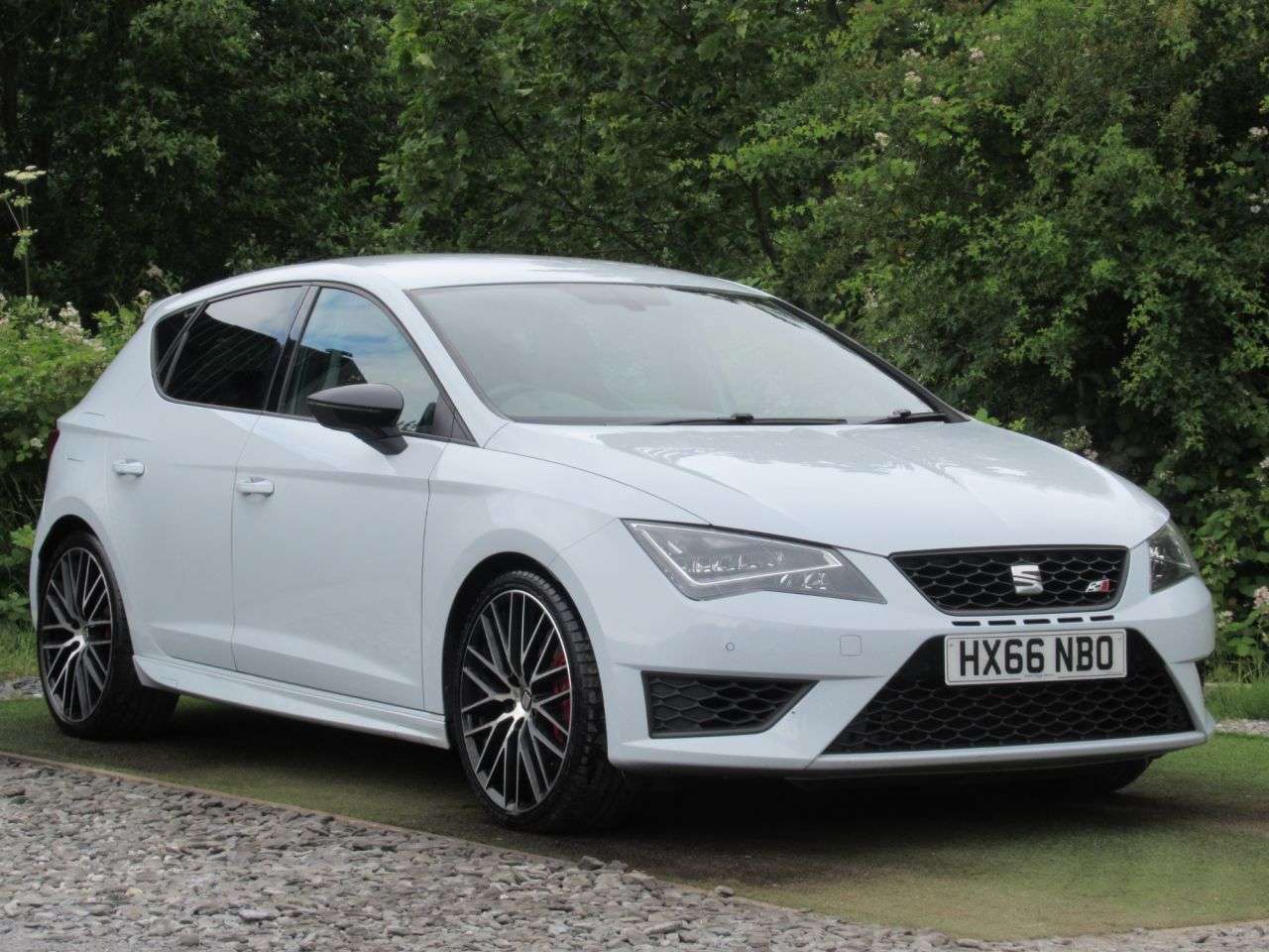 A 2016 SEAT LEON 2.0 TSI Cupra 290 Black Hatchback 5dr Petrol Manual Euro 6 (s/s) (290 ps) F A 2016 SEAT LEON 2.0 TSI Cupra 290 Black Hatchback 5dr Petrol Manual Euro 6 (s/s) (290 ps) F