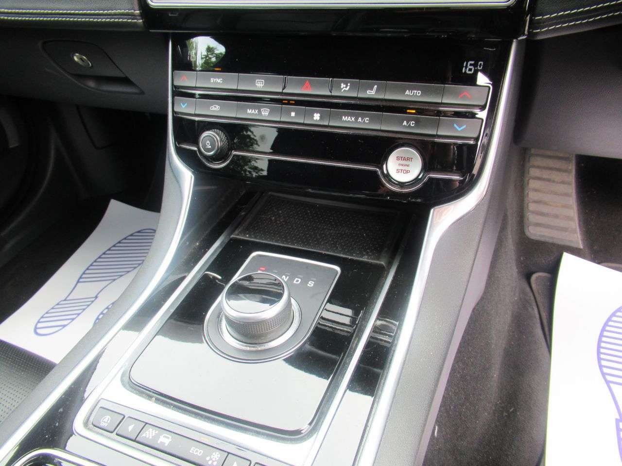 2017 JAGUAR XE 2017 JAGUAR XE