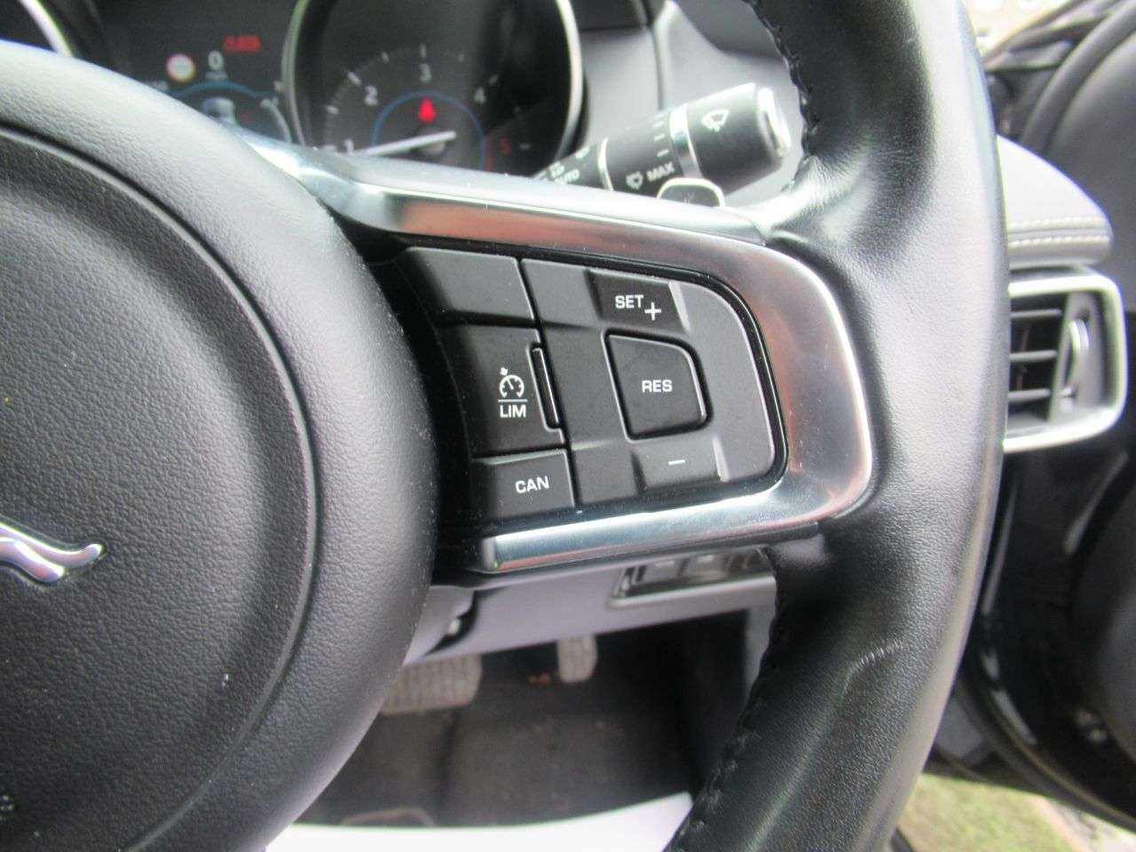 2017 JAGUAR XE 2017 JAGUAR XE