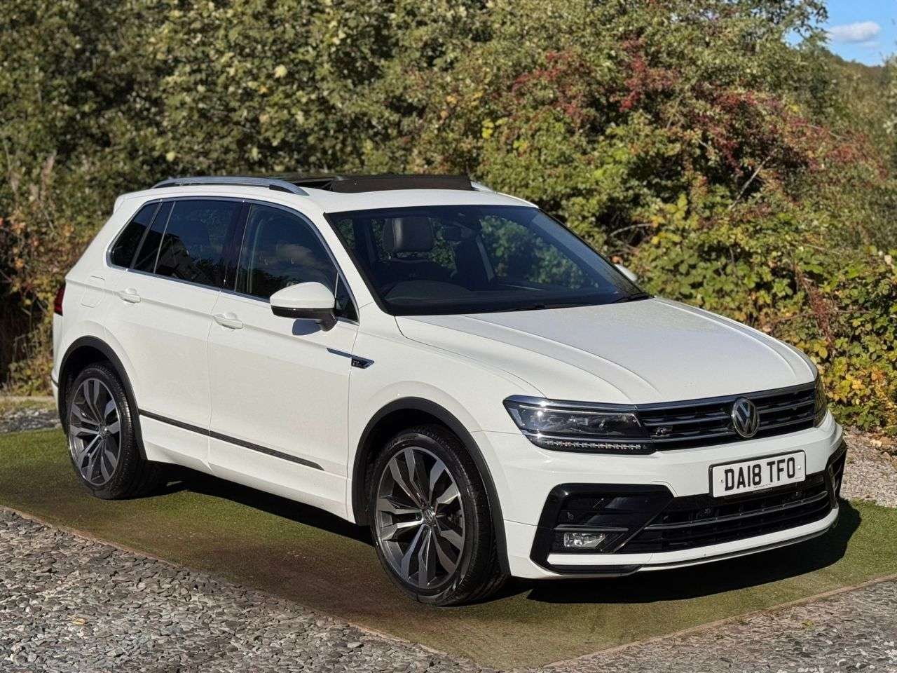 A 2018 VOLKSWAGEN TIGUAN 2.0 TDI R-Line SUV 5dr Diesel DSG Euro 6 (s/s) (150 ps) A 2018 VOLKSWAGEN TIGUAN 2.0 TDI R-Line SUV 5dr Diesel DSG Euro 6 (s/s) (150 ps)