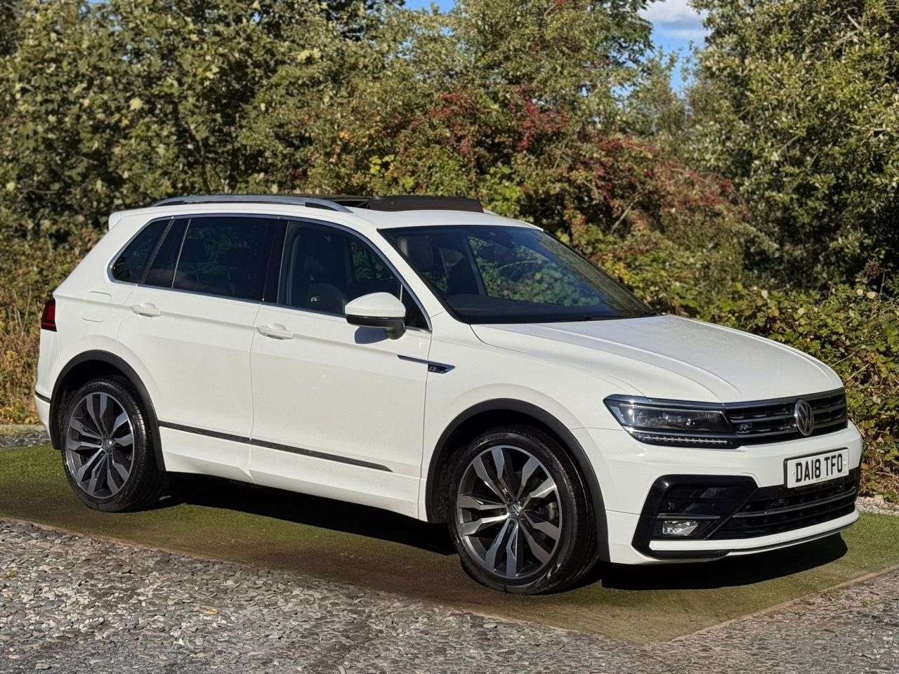 A 2018 VOLKSWAGEN TIGUAN 2.0 TDI R-Line SUV 5dr Diesel DSG Euro 6 (s/s) (150 ps) A 2018 VOLKSWAGEN TIGUAN 2.0 TDI R-Line SUV 5dr Diesel DSG Euro 6 (s/s) (150 ps)