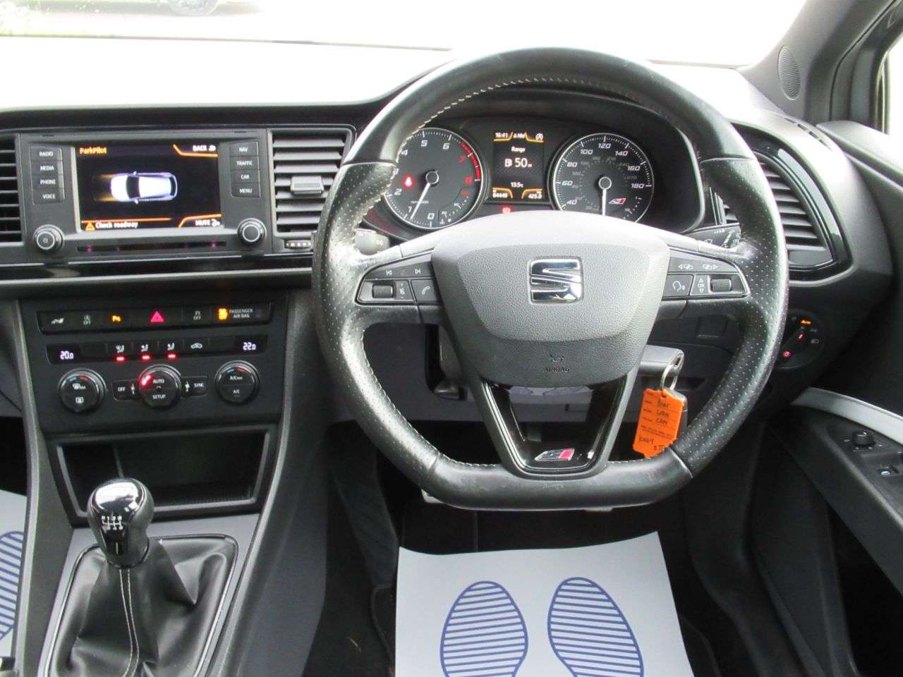 A 2015 SEAT LEON 2.0 TSI Cupra 280 Hatchback 5dr Petrol Manual Euro 6 (s/s) (280 ps) FRONT A A 2015 SEAT LEON 2.0 TSI Cupra 280 Hatchback 5dr Petrol Manual Euro 6 (s/s) (280 ps) FRONT A