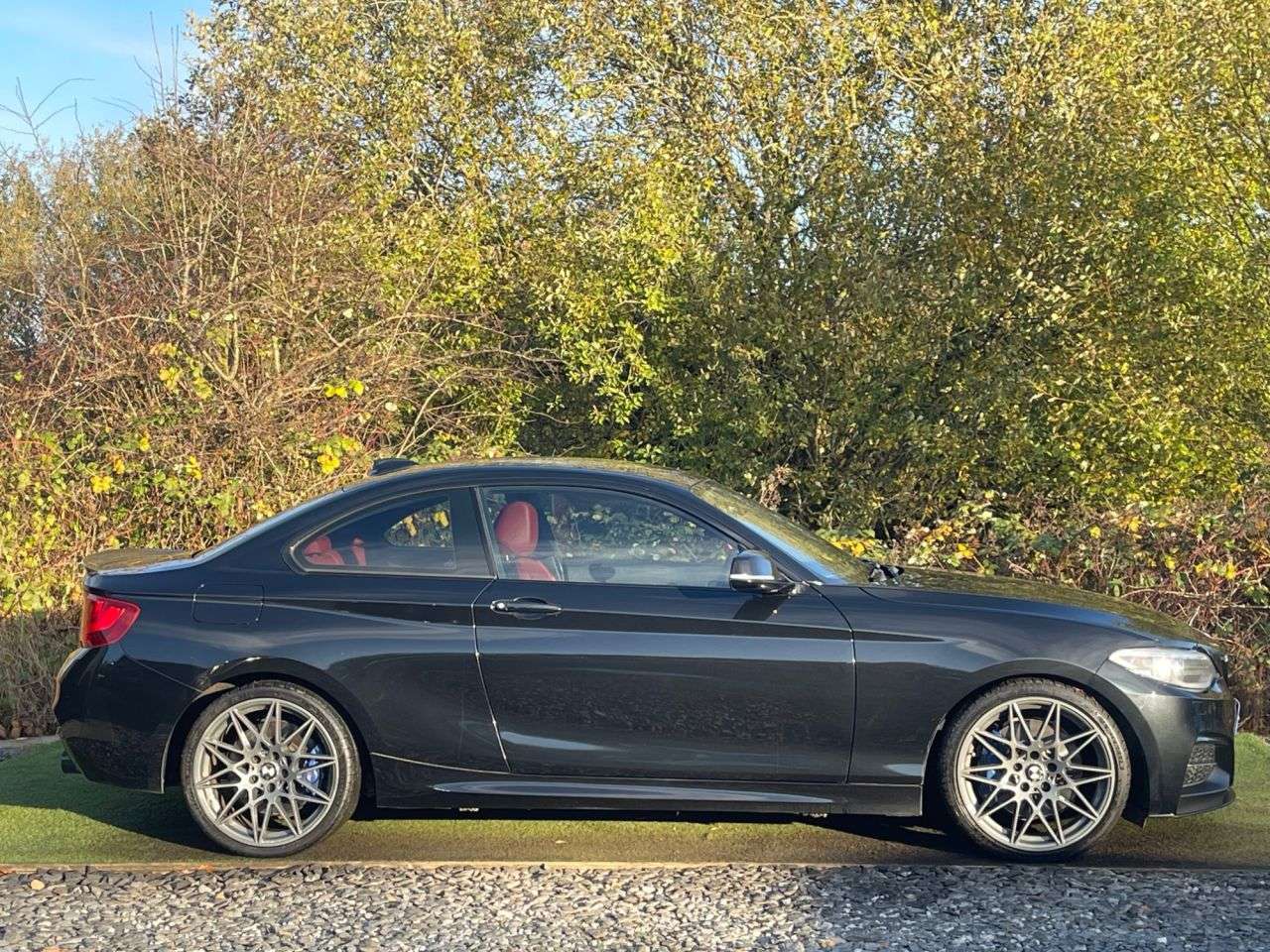 A 2015 BMW 2 SERIES 3.0 M235i Coupe 2dr Petrol Auto Euro 6 (s/s) (326 ps) CARBON FIBER INTERIOR A 2015 BMW 2 SERIES 3.0 M235i Coupe 2dr Petrol Auto Euro 6 (s/s) (326 ps) CARBON FIBER INTERIOR