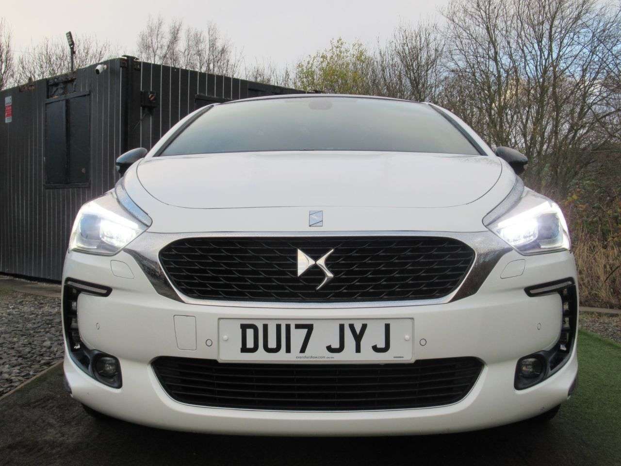 A 2017 DS AUTOMOBILES DS 5 2.0 BlueHDi Prestige Hatchback 5dr Diesel Manual Euro 6 (s/s) (150 ps) REAR A 2017 DS AUTOMOBILES DS 5 2.0 BlueHDi Prestige Hatchback 5dr Diesel Manual Euro 6 (s/s) (150 ps) REAR