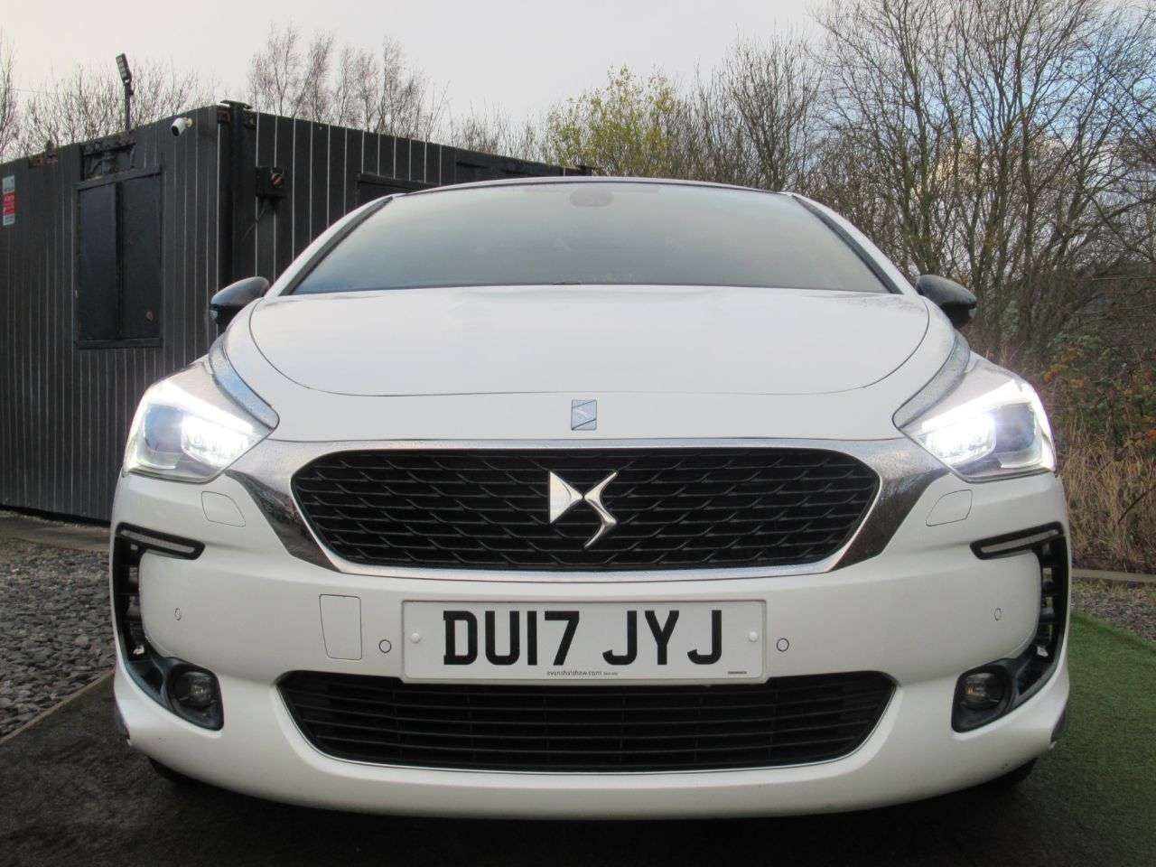 A 2017 DS AUTOMOBILES DS 5 2.0 BlueHDi Prestige Hatchback 5dr Diesel Manual Euro 6 (s/s) (150 ps) REAR A 2017 DS AUTOMOBILES DS 5 2.0 BlueHDi Prestige Hatchback 5dr Diesel Manual Euro 6 (s/s) (150 ps) REAR