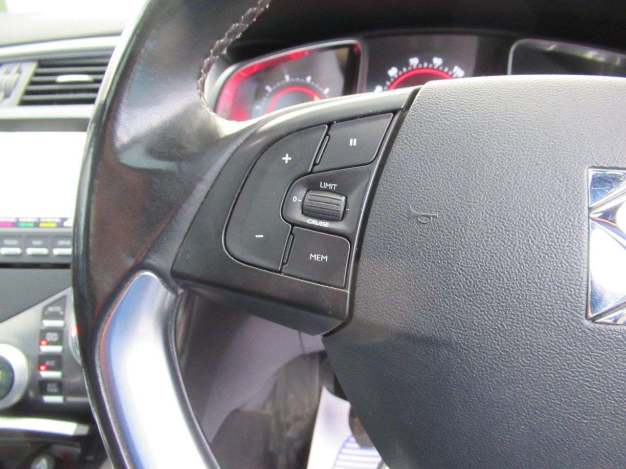 2017 DS AUTOMOBILES DS 5 2017 DS AUTOMOBILES DS 5