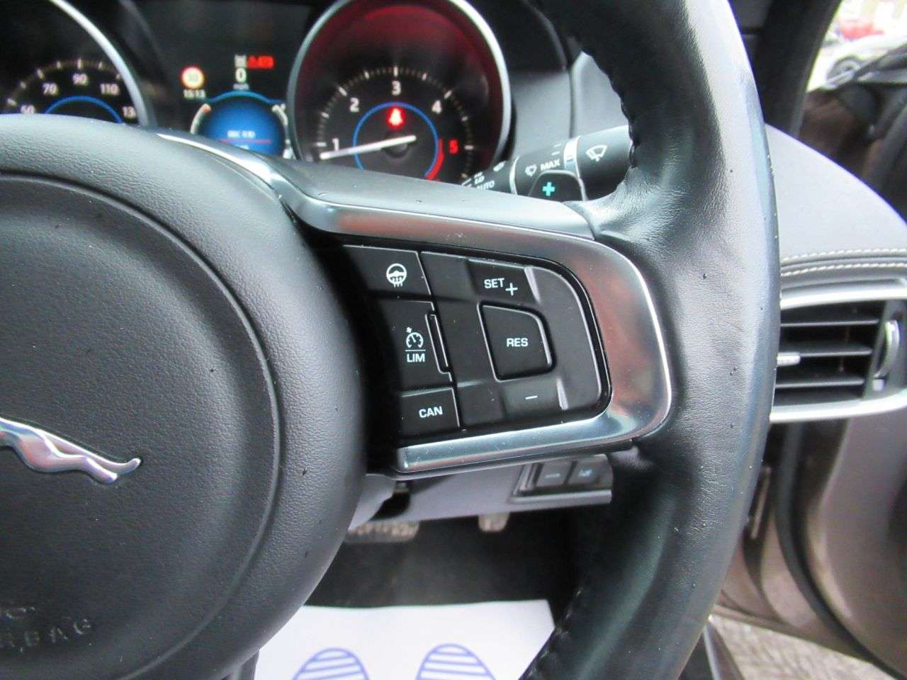 2017 JAGUAR XE 2017 JAGUAR XE