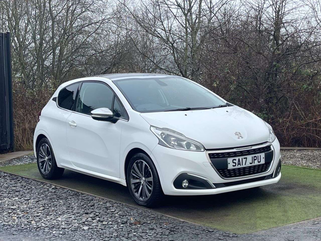 A 2017 PEUGEOT 208 1.2 PureTech Allure Hatchback 3dr Petrol Manual Euro 6 (82 ps) REVERSE SENS A 2017 PEUGEOT 208 1.2 PureTech Allure Hatchback 3dr Petrol Manual Euro 6 (82 ps) REVERSE SENS
