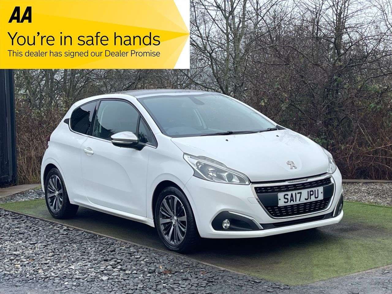 A 2017 PEUGEOT 208 1.2 PureTech Allure Hatchback 3dr Petrol Manual Euro 6 (82 ps) REVERSE SENS A 2017 PEUGEOT 208 1.2 PureTech Allure Hatchback 3dr Petrol Manual Euro 6 (82 ps) REVERSE SENS