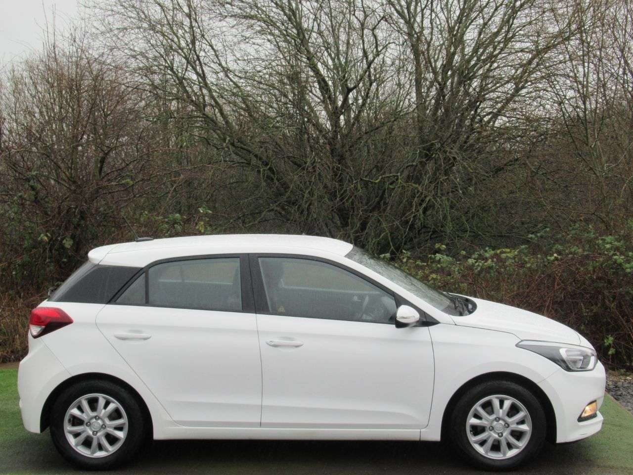 A 2017 HYUNDAI I20 1.2 SE Hatchback 5dr Petrol Manual Euro 6 (84 ps) LOW MAINTENANCE - SUPER E A 2017 HYUNDAI I20 1.2 SE Hatchback 5dr Petrol Manual Euro 6 (84 ps) LOW MAINTENANCE - SUPER E